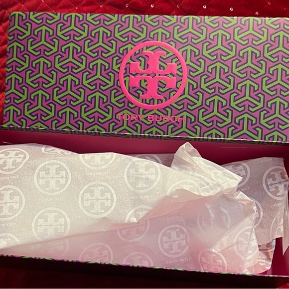 Empty Tory Burch flip flop box with original tissue paper, for size 7. - Picture 4 of 6